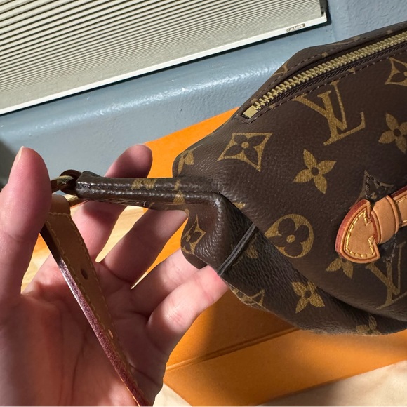 Louis Vuitton Bumbag - Picture 7 of 11